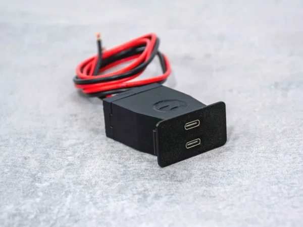 BMW e30 USB C double charging port