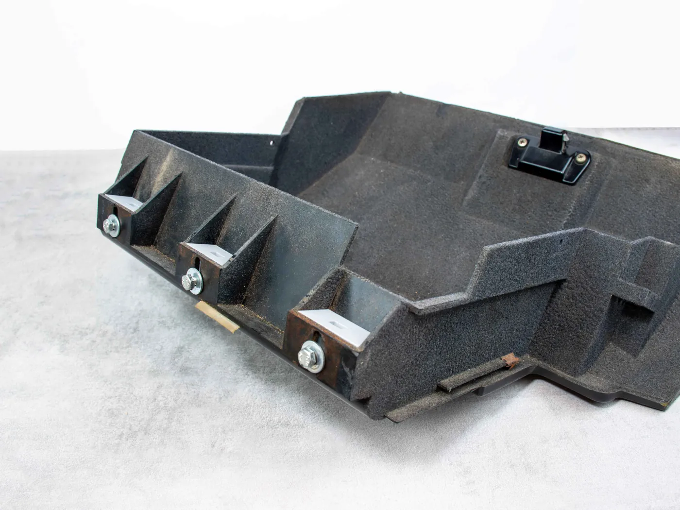 ELO Glove Box Lid Hinge Repair Kit – Screws & Angle Brackets For Audi, VW, Seat, Skoda