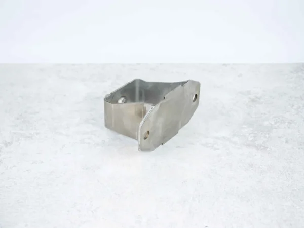 E30 front bumper mount for pre-facelift