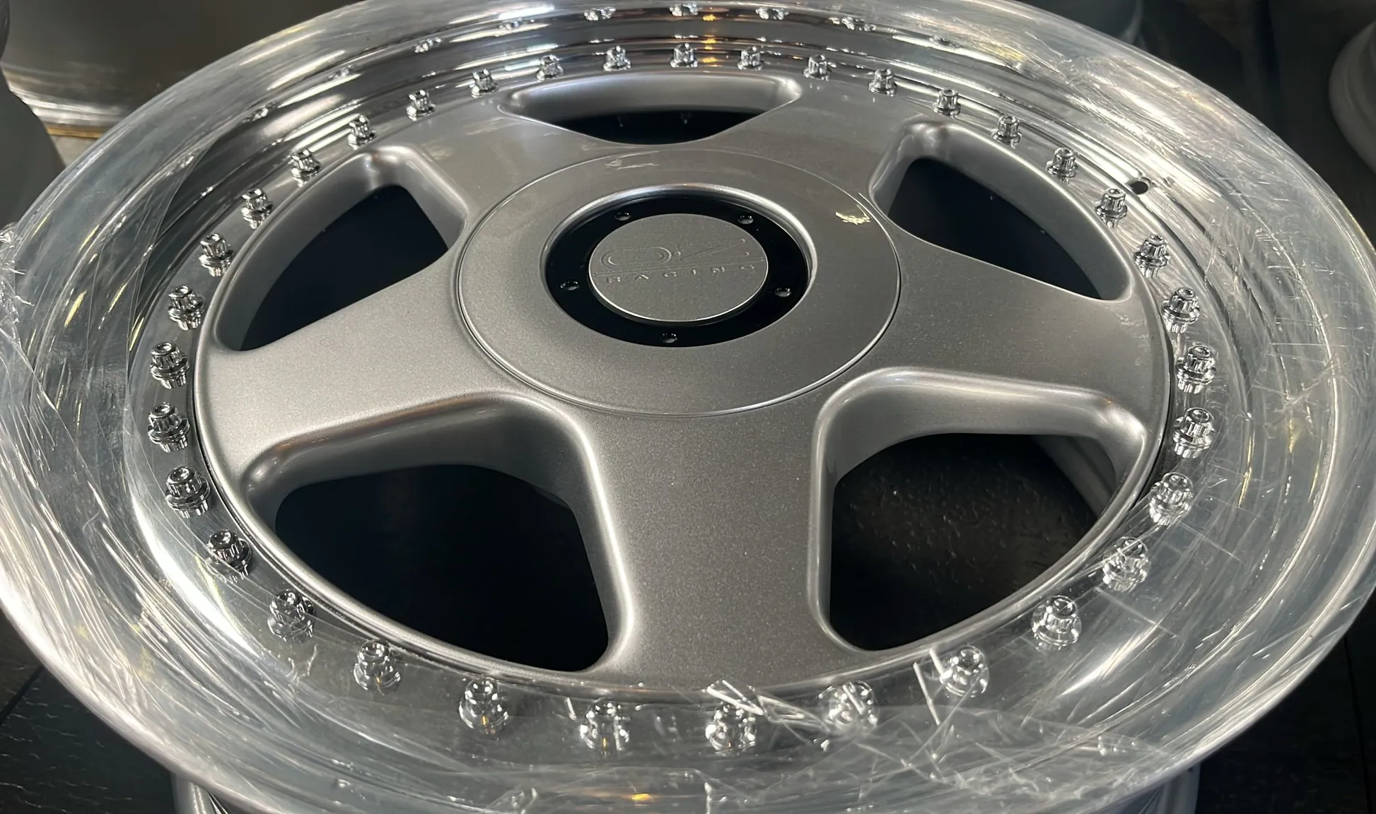 OZ wheel alu billet center caps M298 - Futura Fittipaldi 4 OZ M298 ALUMINUM BILLET CENTER CAP on wheel