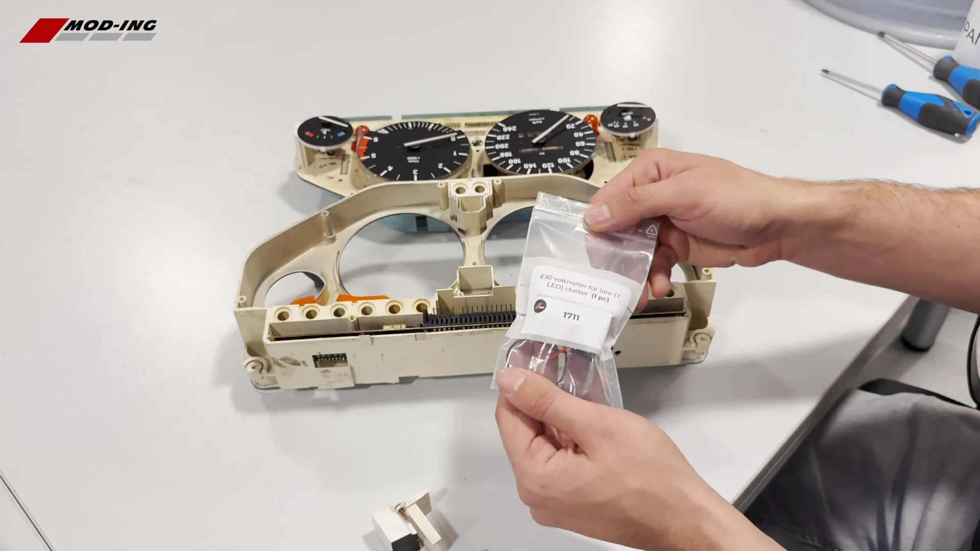3 e30 instrument cluster central voltmeter install