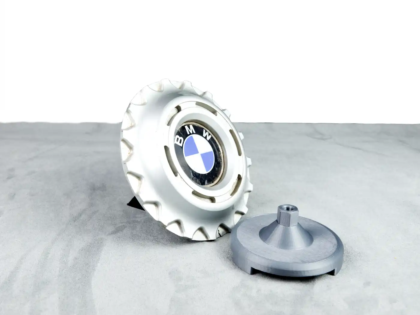 BMW E38 E39 wrench tool for OEM style5 center caps 1 BMW E38 E39 wrench tool for OEM style5 center caps