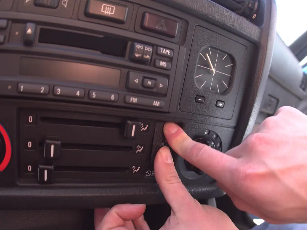 BMW e30 USB phone charger install