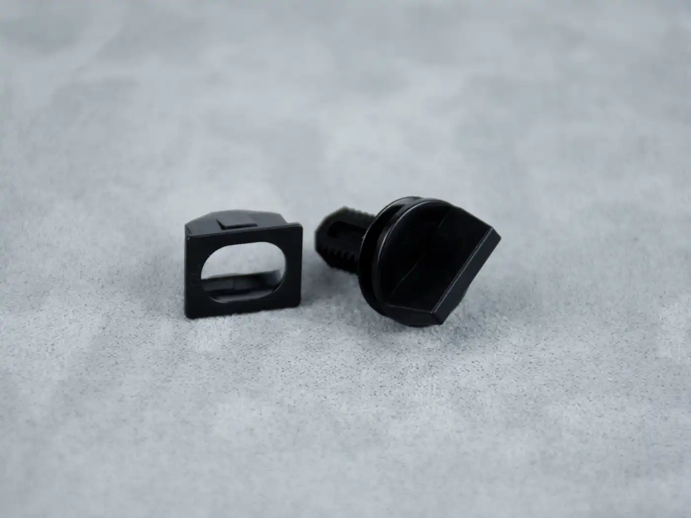 BMW Headlight Cover and Trunk Trim Mounting Clips - (4x) 2 BMW e30 Headlight Cover Clips